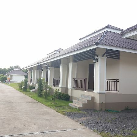 Samsiri Resort Korat Накхонратчасима Экстерьер фото